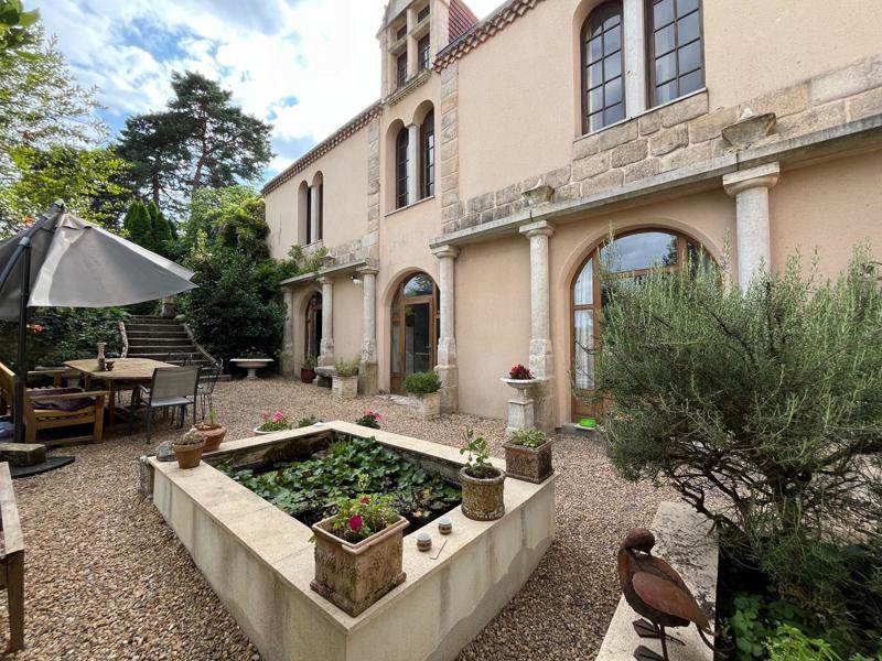 Vente Maison CONFOLENS - 14 pièces -340 m² - (16500)