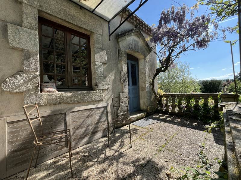Vente Maison CONFOLENS - 14 pièces -340 m² - (16500)