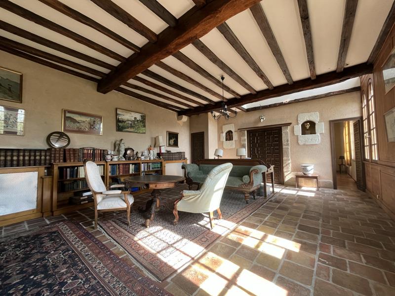 Vente Maison CONFOLENS - 14 pièces -340 m² - (16500)
