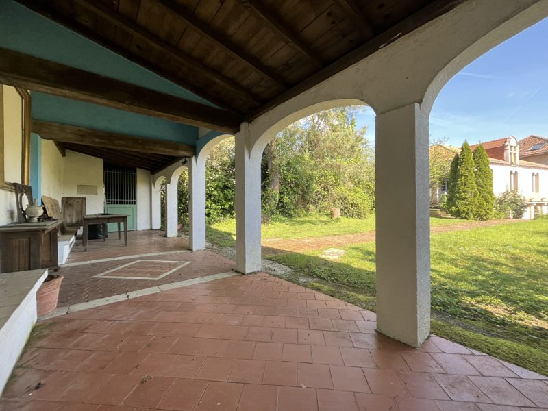 Vente Maison CONFOLENS - 14 pièces -340 m² - (16500)