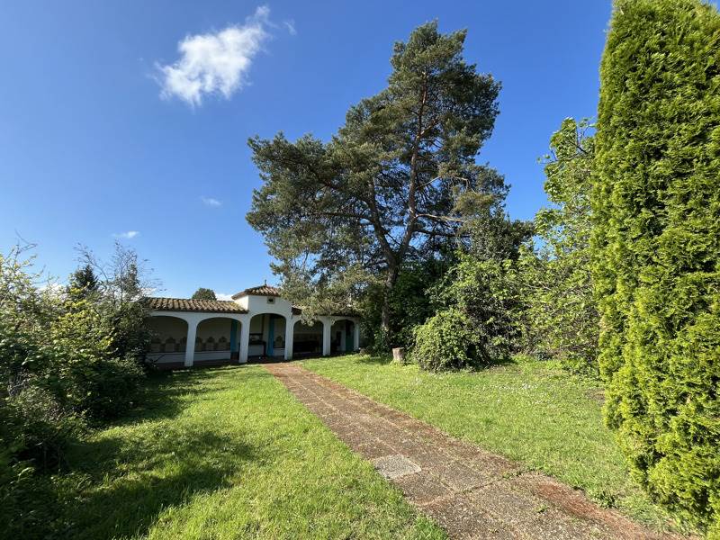 Vente Maison CONFOLENS - 14 pièces -340 m² - (16500)