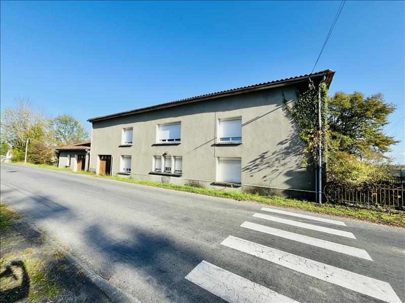 Vente Maison TERRES DE HAUTE CHARENTE - 10 pièces -290 m² - (16270)
