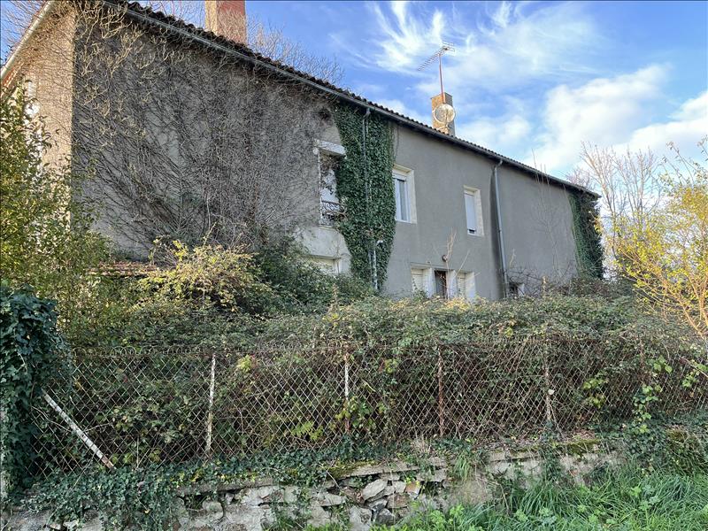 Vente Maison TERRES DE HAUTE CHARENTE - 10 pièces -290 m² - (16270)