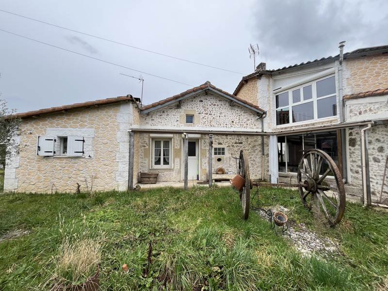 Vente Maison CONFOLENS - 4 pièces -170 m² - (16500)