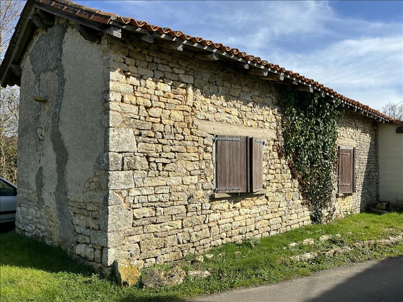 Vente Maison PLEUVILLE - 3 pièces -65 m² - (16490)