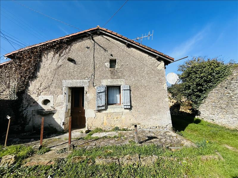 Vente Maison PLEUVILLE - 3 pièces -65 m² - (16490)
