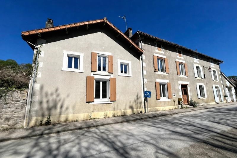 Vente Maison ALLOUE - 5 pièces -184,2 m² - (16490)