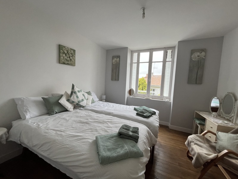 Vente Immeuble CONFOLENS - -  140 m² - (16500)