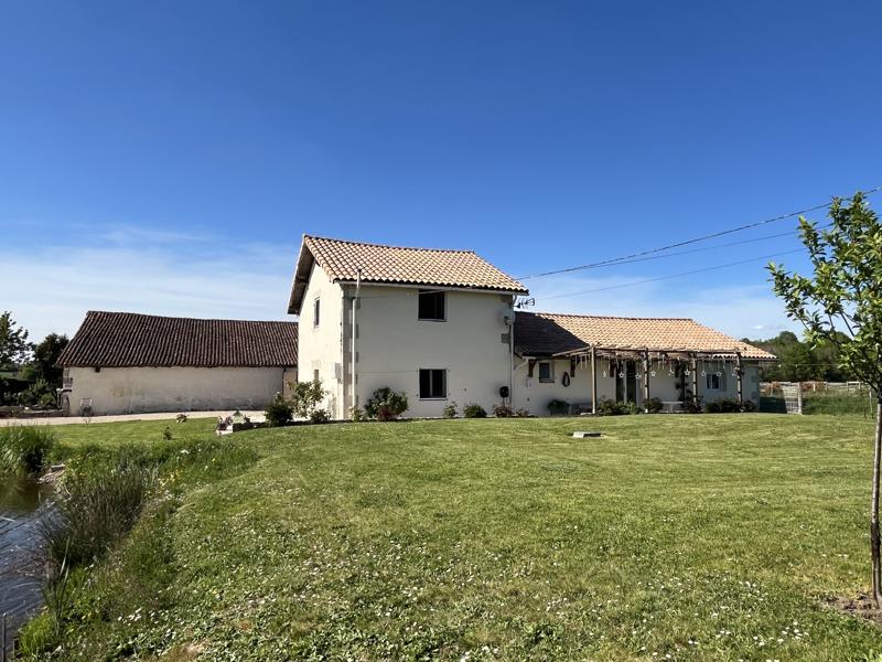 Vente Maison EPENEDE - 5 pièces -140 m² - (16490)