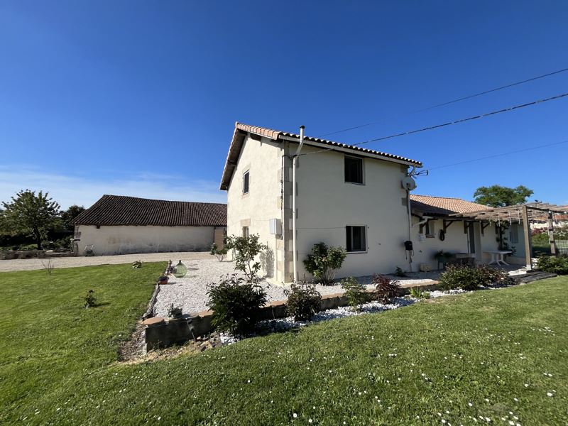 Vente Maison EPENEDE - 5 pièces -140 m² - (16490)