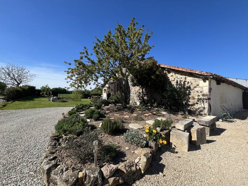 Vente Maison EPENEDE - 5 pièces -140 m² - (16490)