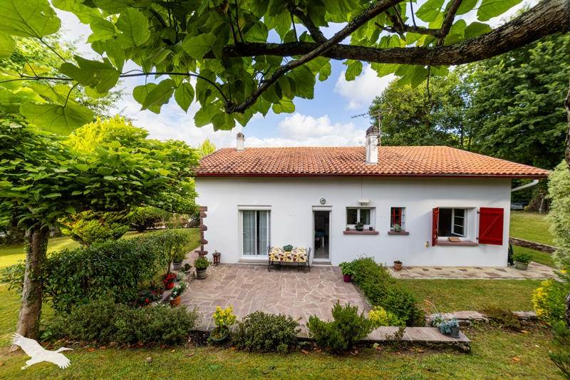 Vente Maison ST PIERRE D IRUBE - 5 pièces -139 m² - (64990)