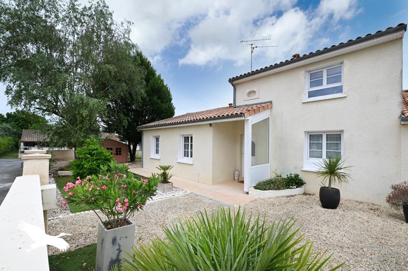 Vente Maison PUYMOYEN - 5 pièces -153 m² - (16400)