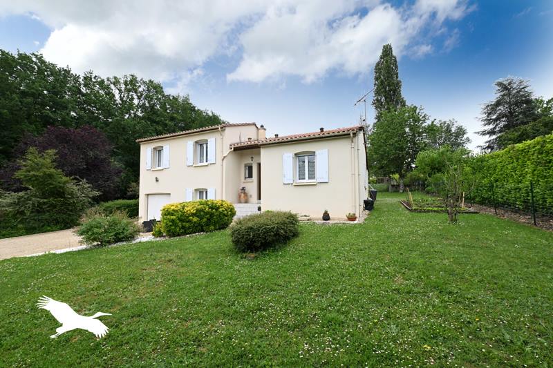 Vente Maison PUYMOYEN - 5 pièces -122 m² - (16400)