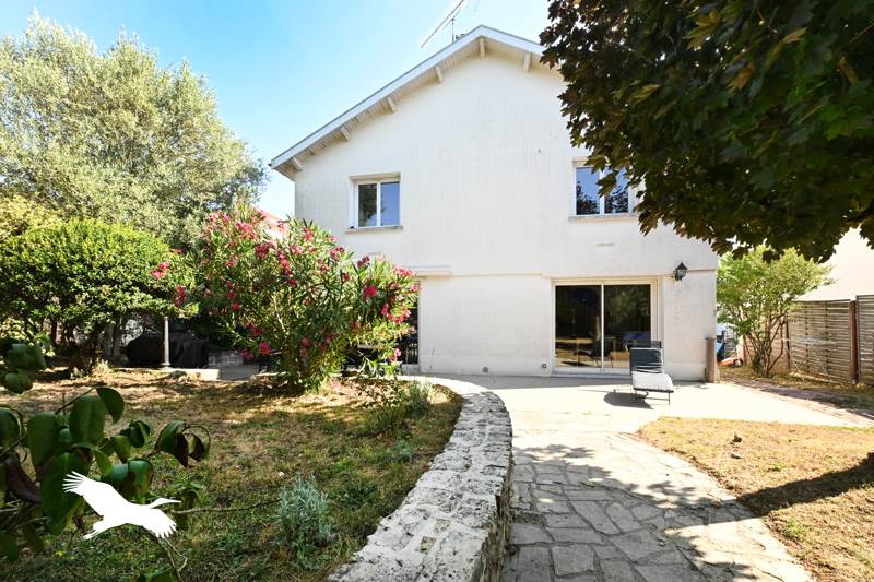 Vente Maison ANGOULEME - 7 pièces -230 m² - (16000)