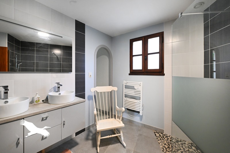 Vente Maison Puymoyen - 5 pièces -141 m² - (16400)