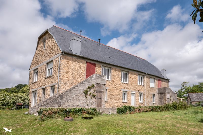 Vente Maison PEUMERIT - 8 pièces -300 m² - (29710)