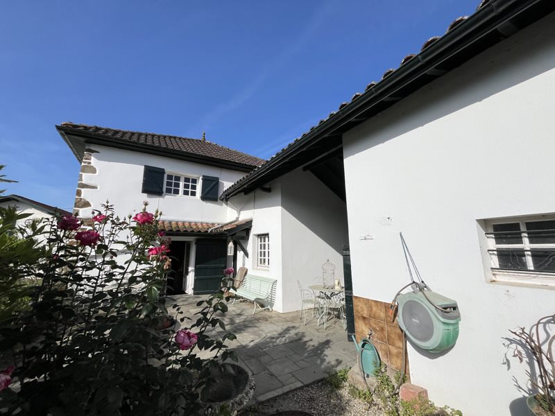 Vente Maison BERGOUEY VIELLENAVE - 5 pièces -142 m² - (64270)
