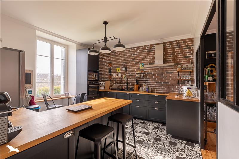 Vente Maison PLOZEVET - 8 pièces -206 m² - (29710)