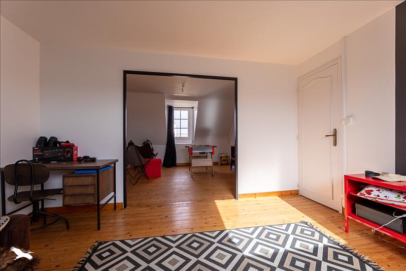 Vente Maison PLOZEVET - 8 pièces -206 m² - (29710)