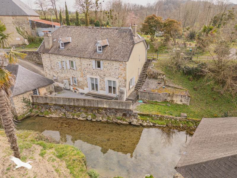 Vente Maison SAUCEDE - 7 pièces -187 m² - (64400)