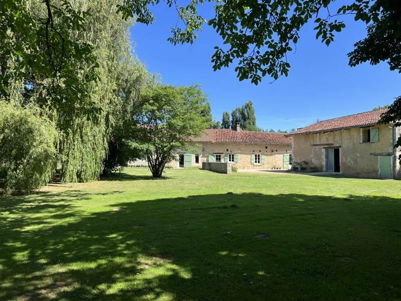 Vente Maison ANTONNE ET TRIGONANT - 7 pièces -180 m² - (24420)