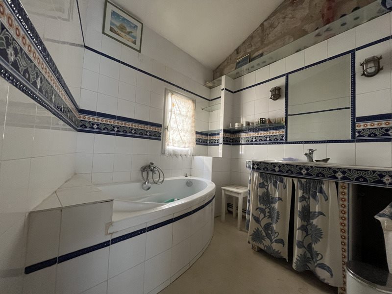 Vente Maison LUNEL VIEL - 8 pièces -199 m² - (34400)