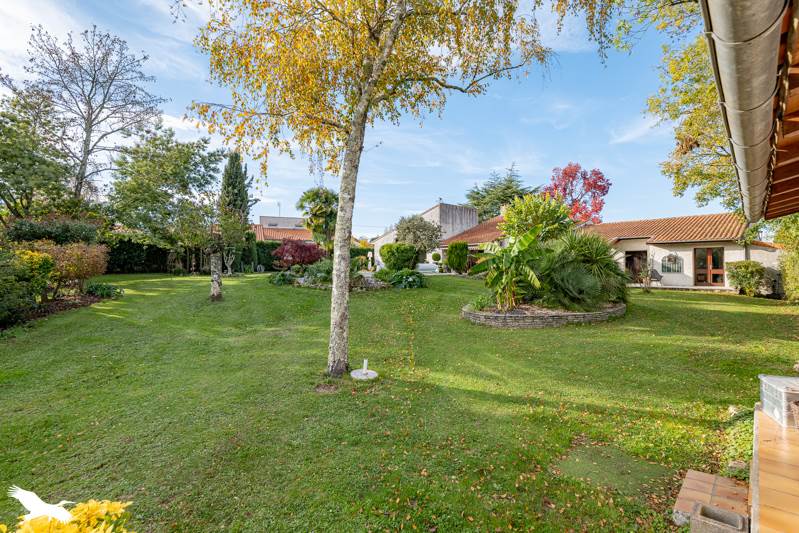 Vente Maison SAINTES 17100 7 pièces - 242 m²