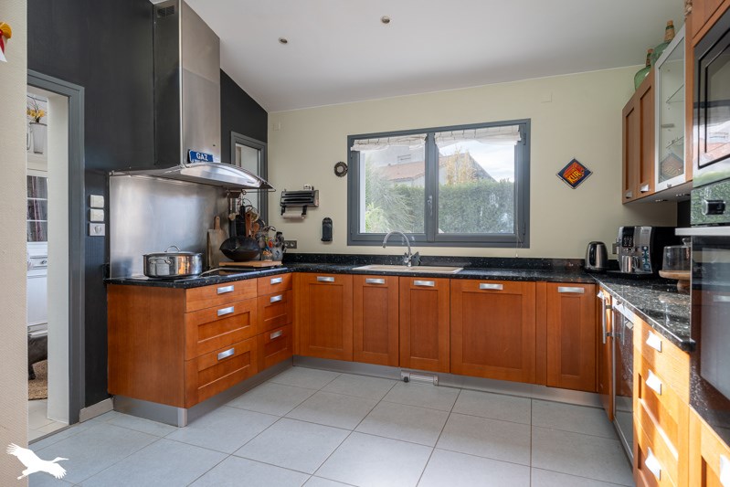 Vente Maison SAINTES - 7 pièces -242 m² - (17100)