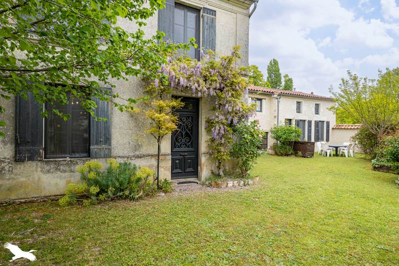 Vente Maison ST SEVER DE SAINTONGE - 11 pièces -229 m² - (17800)