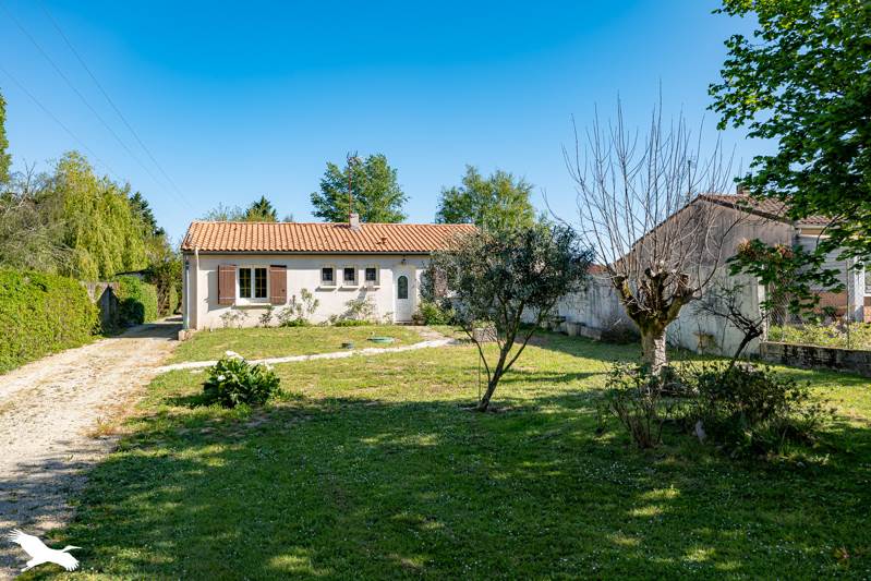 Vente Maison VARZAY - 7 pièces -119 m² - (17460)