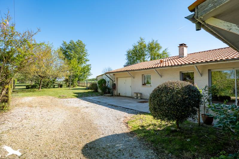 Vente Maison VARZAY - 7 pièces -119 m² - (17460)