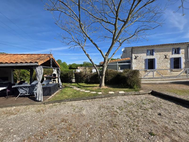 Vente Maison NIEUL LES SAINTES - 6 pièces -76 m² - (17810)