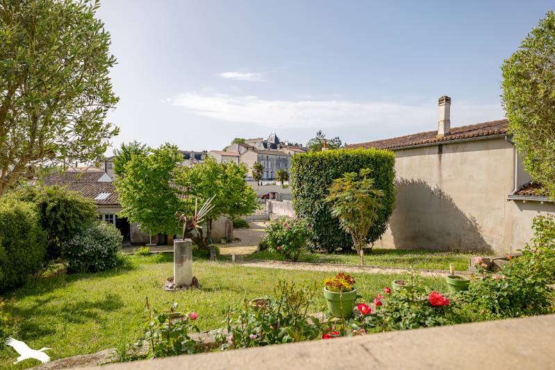 Vente Maison SAINTES - 6 pièces -200 m² - (17100)