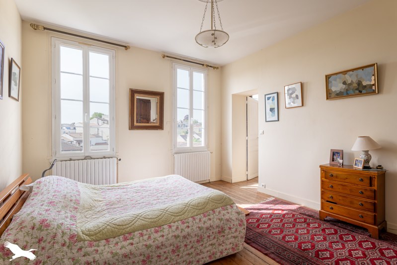 Vente Maison SAINTES - 6 pièces -200 m² - (17100)