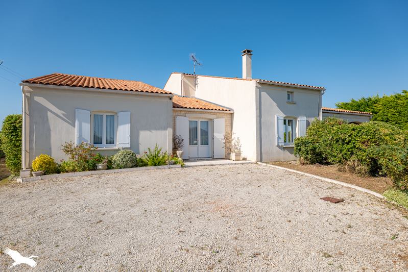 Vente Maison SAINTES - 6 pièces -242 m² - (17100)