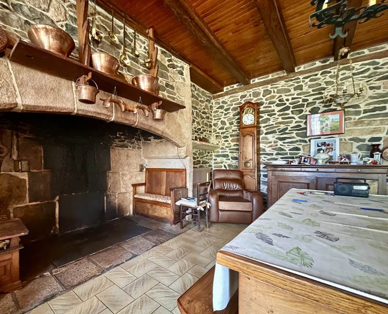 Vente Maison Saint-Julien-aux-Bois - 11 pièces -193 m² - (19220)