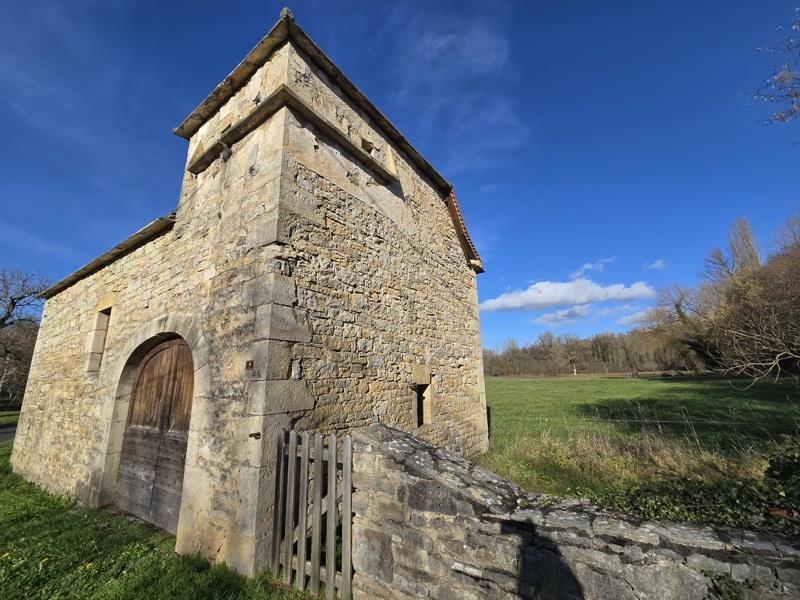 Vente Grange SALLES COURBATIES - 1 pièce -55 m² - (12260)