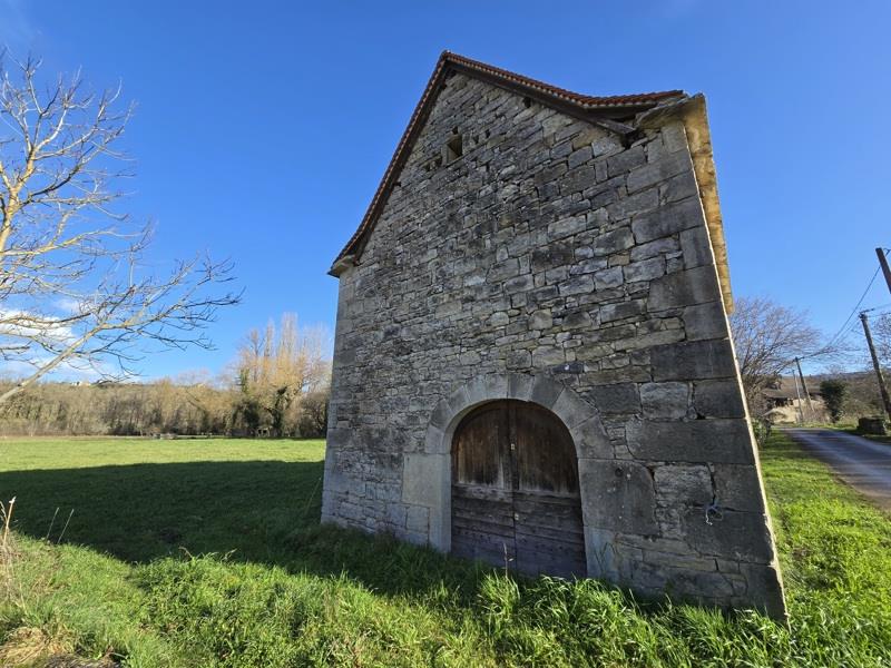 Vente Grange SALLES COURBATIES - 1 pièce -55 m² - (12260)
