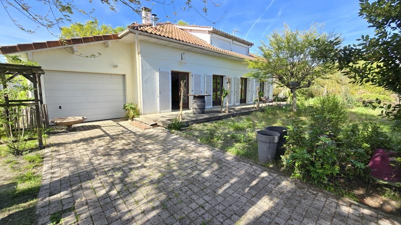 Vente Maison ST JEAN D ILLAC - 6 pièces -135 m² - (33127)