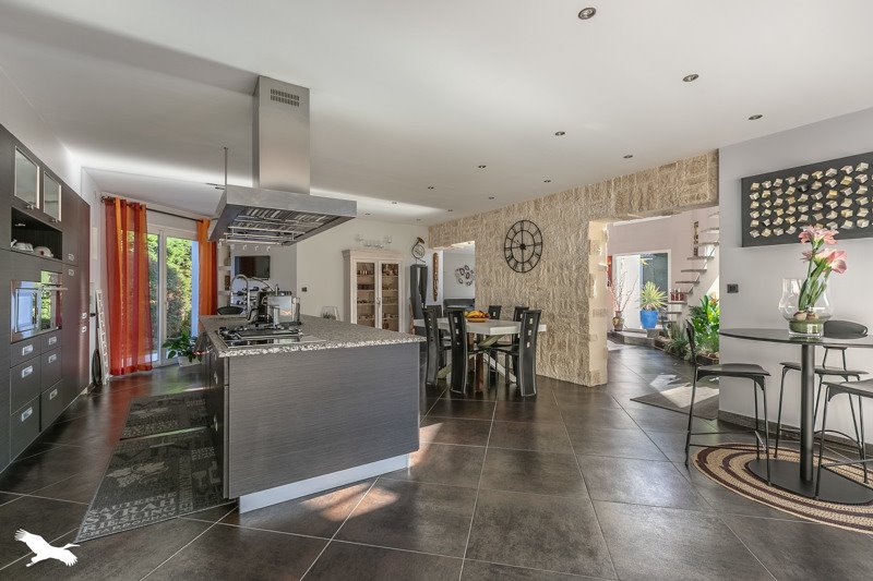 Vente Maison ST JEAN D ILLAC - 6 pièces -305 m² - (33127)
