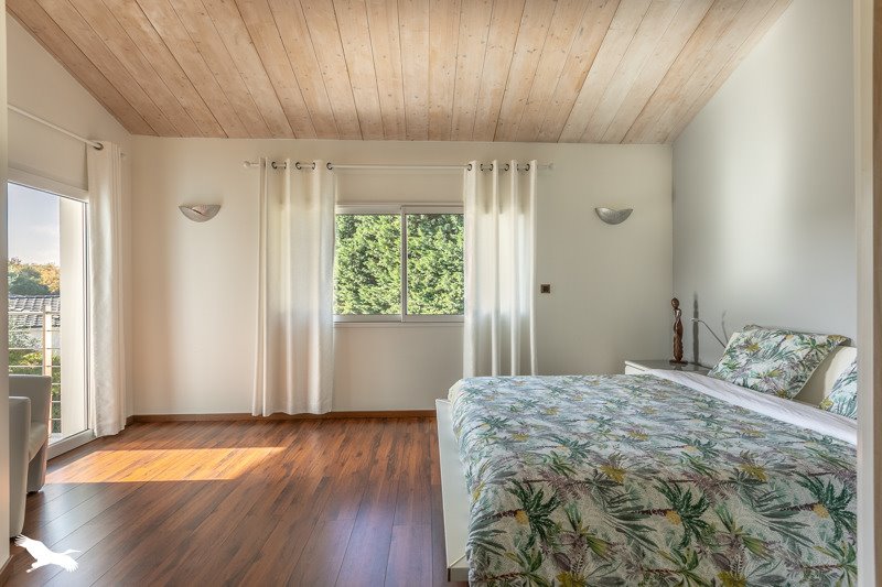 Vente Maison ST JEAN D ILLAC - 6 pièces -305 m² - (33127)