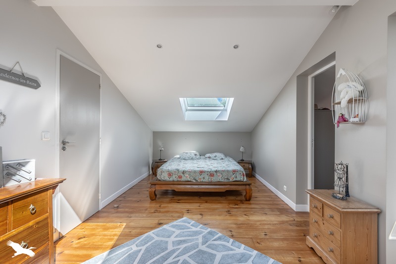Vente Maison ST JEAN D ILLAC - 7 pièces -178 m² - (33127)
