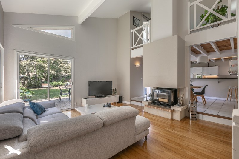 Vente Maison ST JEAN D ILLAC - 7 pièces -178 m² - (33127)