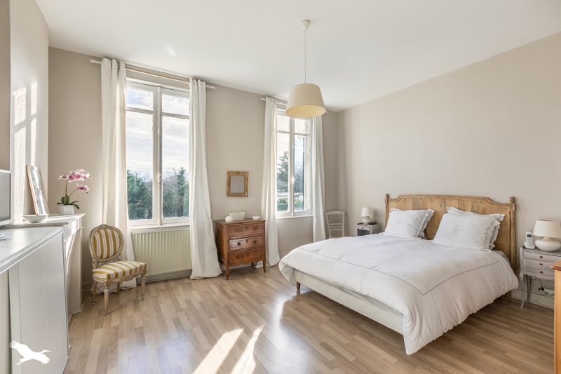 Vente Maison ST JEAN D ILLAC - 10 pièces -228 m² - (33127)