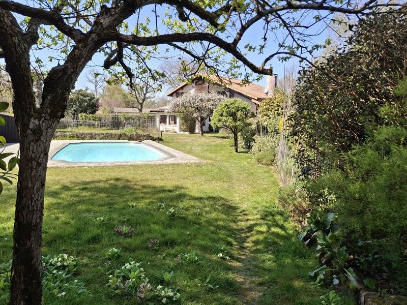 Vente Maison ST JEAN D ILLAC - 7 pièces -201 m² - (33127)