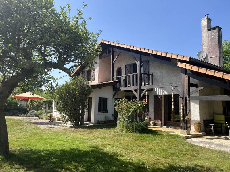 Vente Maison ST JEAN D ILLAC - 7 pièces -201 m² - (33127)