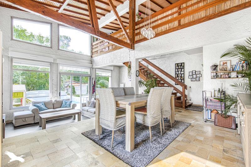 Vente Maison ST JEAN D ILLAC - 6 pièces -186 m² - (33127)