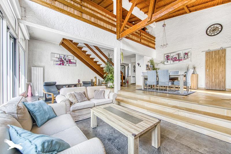 Vente Maison ST JEAN D ILLAC - 6 pièces -186 m² - (33127)