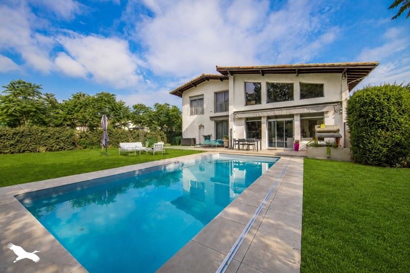 Vente Maison ST JEAN D ILLAC - 6 pièces -186 m² - (33127)